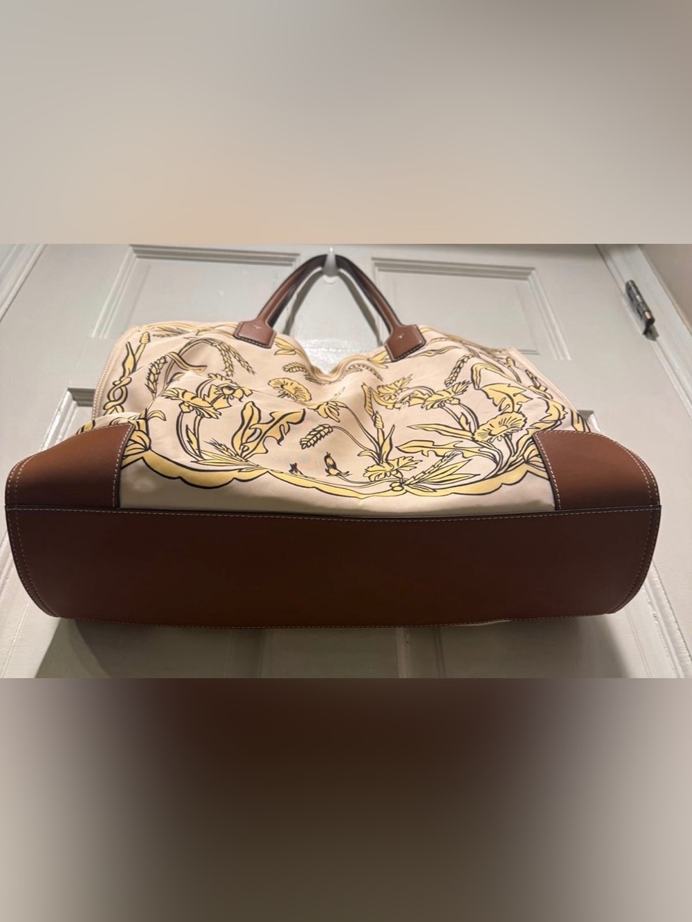 Pre-Loved Tory Burch Ella Printed Tote - Morning Crane Special Edition - Picture 9 of 11
